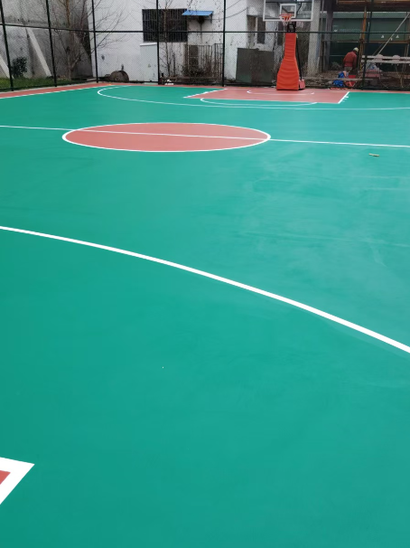 嘉定 球场长期使用易出现地面开裂